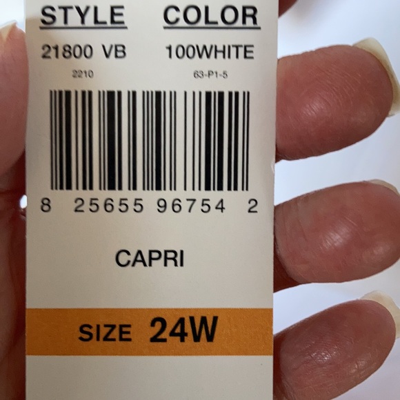 3/$45 RUBY rd scalloped hemline white Capri ends mid calf size 24W - Picture 9 of 17